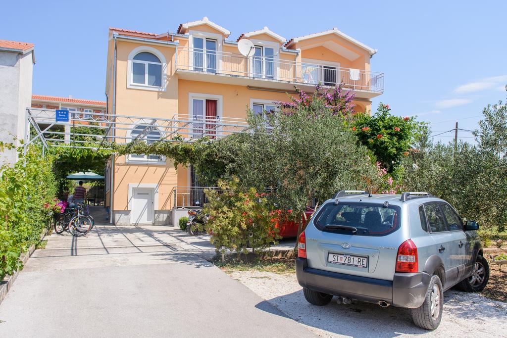 Apartments Grgic Trogir Exterior photo